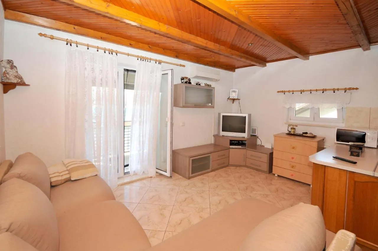 Apartman Elena Τρογκίρ